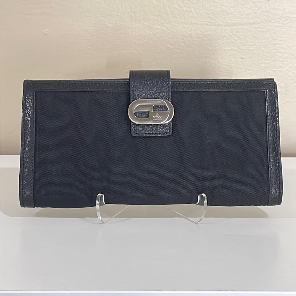 Authentic black Gucci wallet, leather and mesh mix